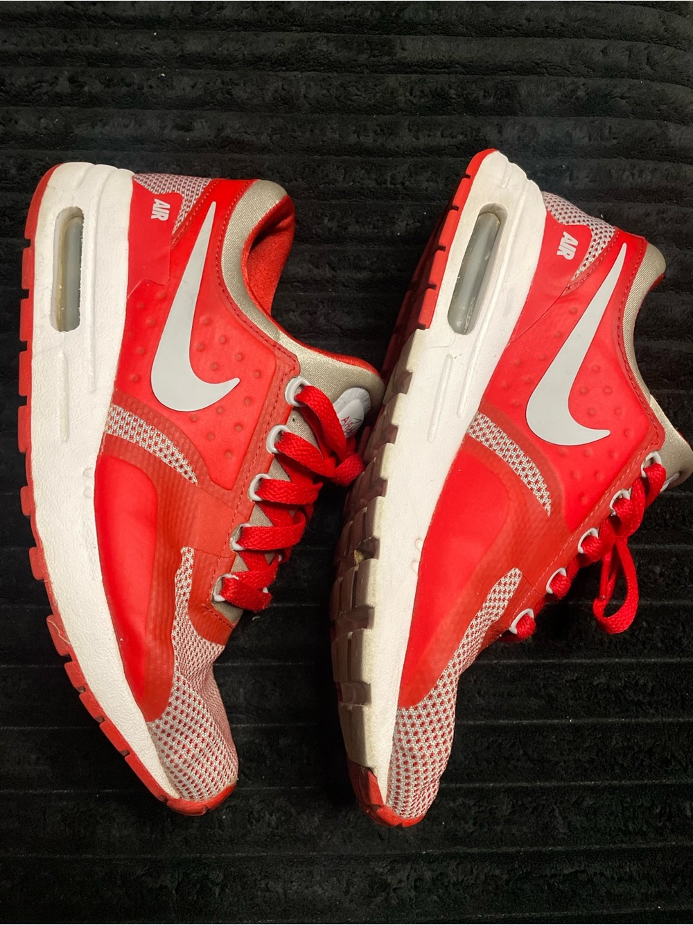 Nike Air Max Zero Essential GS Red Gray 881224-003 Size 6Y Women’s 7.5